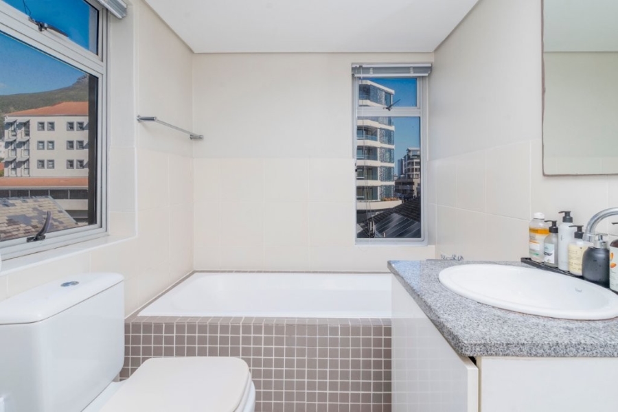 To Let 1 Bedroom Property for Rent in Sea Point Western Cape